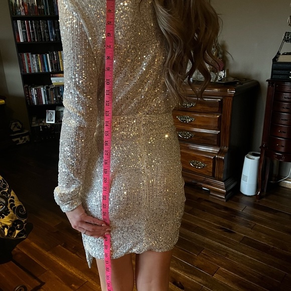 Honey stores- Silver Sequinned Mini - Picture 4 of 11